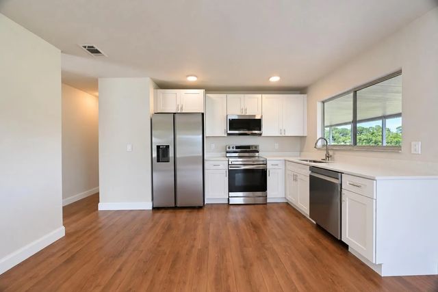 5 of 36 - 1697 Se Burgundy Lane, Port St. Lucie, FL