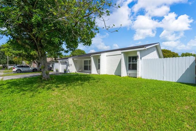 4 of 33 - 8531 Nw 8th Street, Pembroke Pines, FL