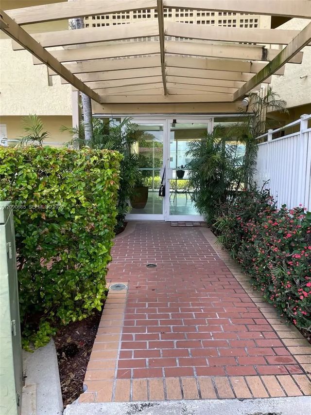 4 of 39 - 2690 Sw 22nd Avenue #504, Miami, FL