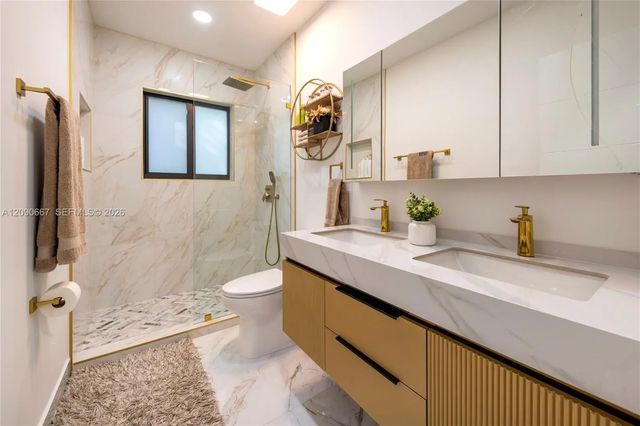 4 of 42 - 20 N Hibiscus Court, Plantation, FL