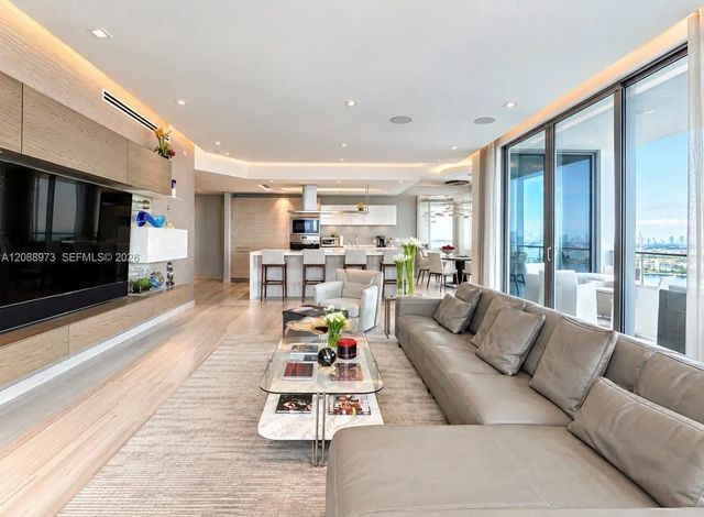 3 of 32 - 17111 Biscayne Boulevard #2210, North Miami Beach, FL