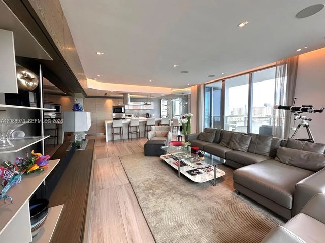 5 of 32 - 17111 Biscayne Boulevard #2210, North Miami Beach, FL