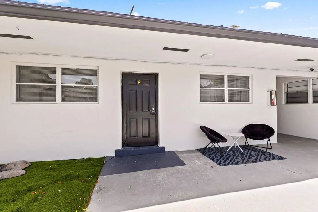 1826 Sherman Street #apt 5, Hollywood