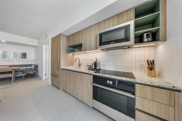 4 of 30 - 159 Ne 6th Street #2402, Miami, FL