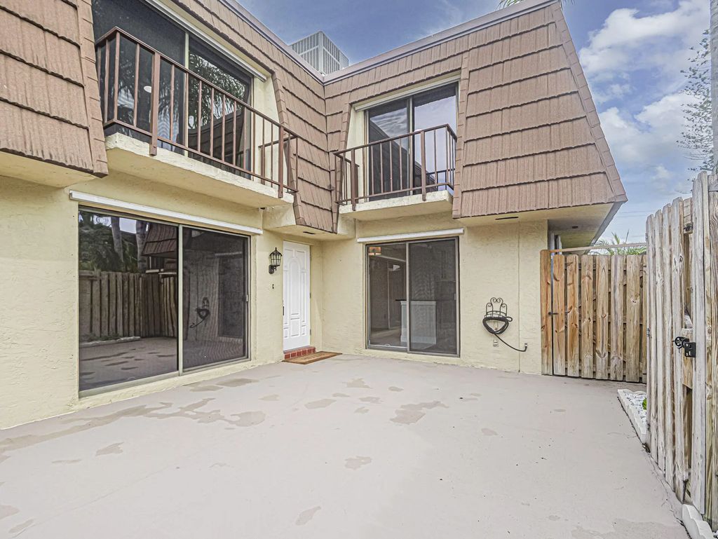 1166 6th Avenue #15c, Vero Beach
