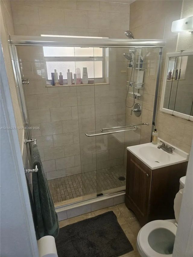 5 of 15 - 5318 W 4th Lane, Hialeah, FL