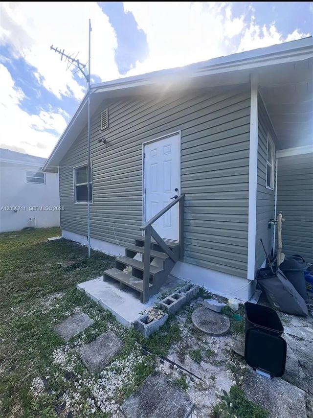 2 of 26 - 3633 Sw 12th Court, Fort Lauderdale, FL