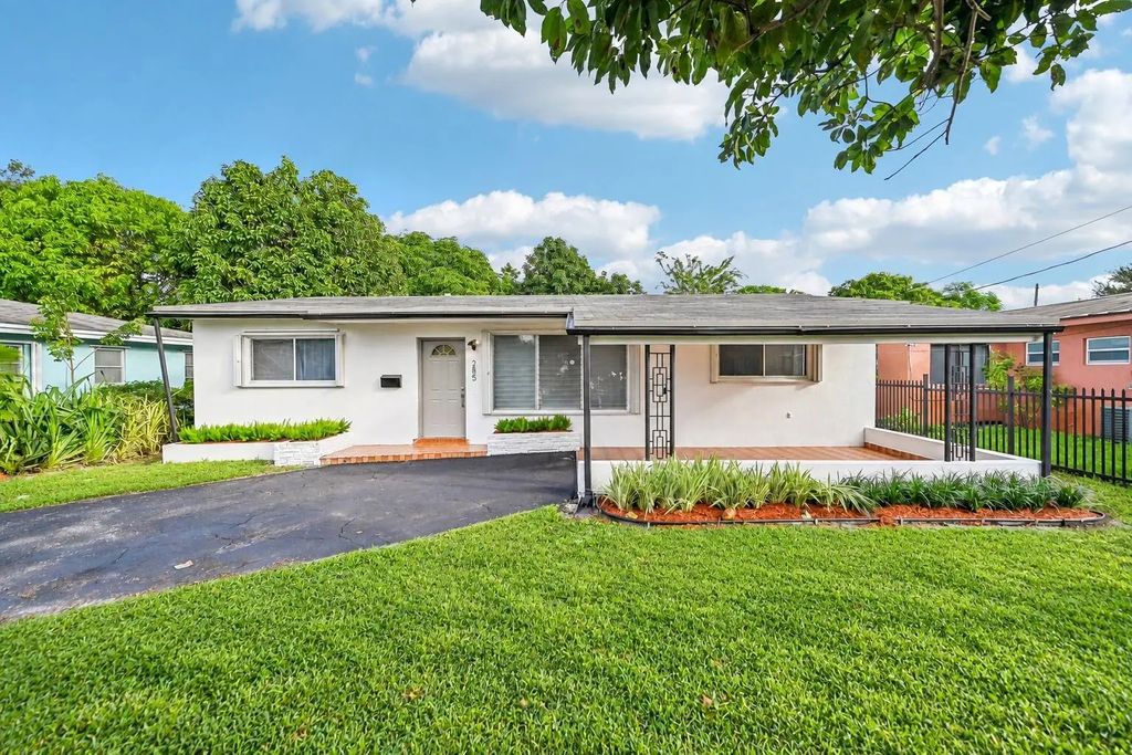 285 Ne 165th Street, Miami