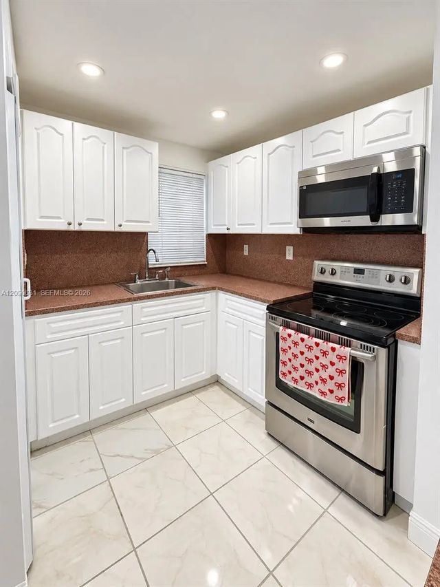 3 of 19 - 816 Nw 87th Avenue #203, Miami, FL
