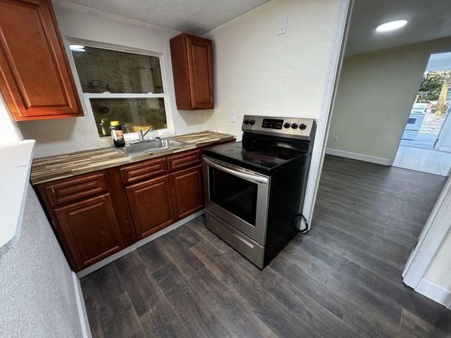 2 of 5 - 916 N 10th Street, Fort Pierce, FL