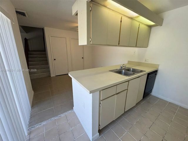 3 of 32 - 719 Mill Valley Place #719, West Palm Beach, FL