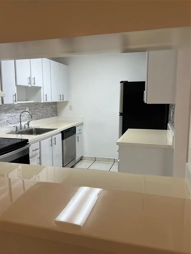 4 of 14 - 20680 Ne 4th Court #206, Miami, FL