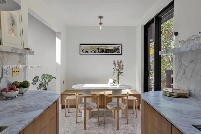 5 of 38 - 4450 Sw 62nd Court, Miami, FL