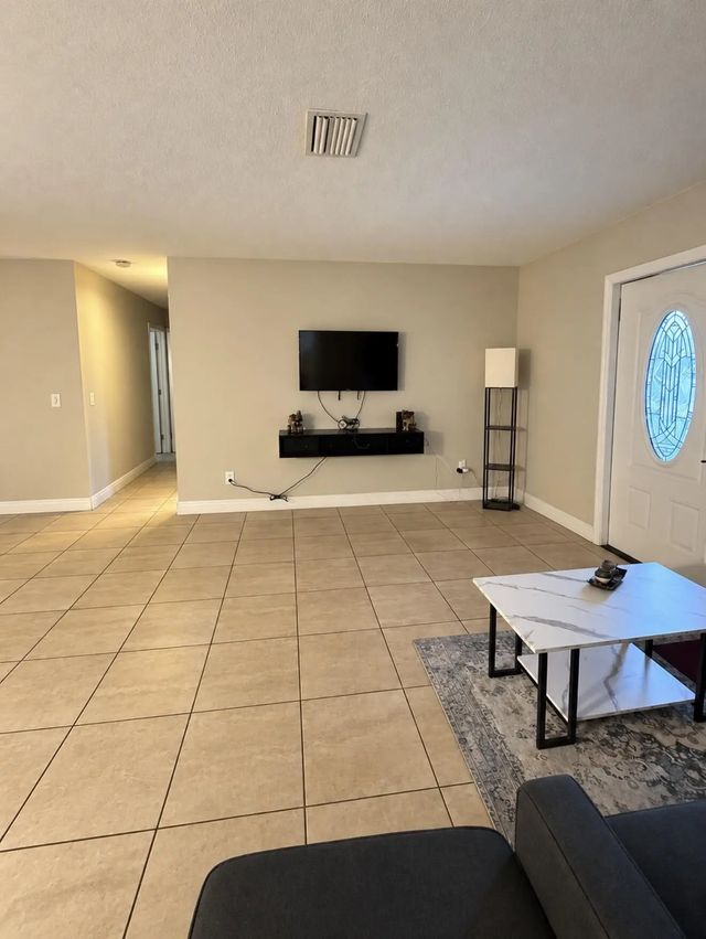 3 of 22 - 110 N 40th Street, Fort Pierce, FL