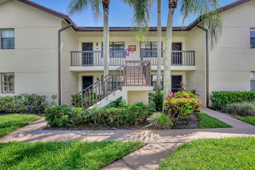 7690 Tahiti Lane #202, Lake Worth