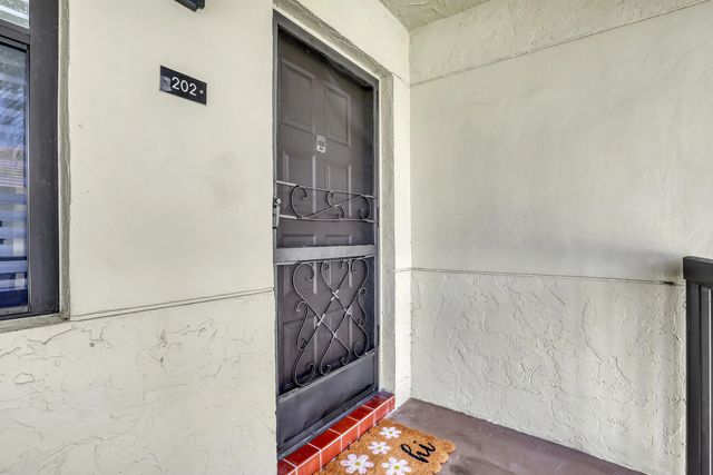 3 of 28 - 7690 Tahiti Lane #202, Lake Worth, FL
