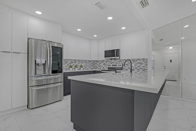 5 of 28 - 7690 Tahiti Lane #202, Lake Worth, FL