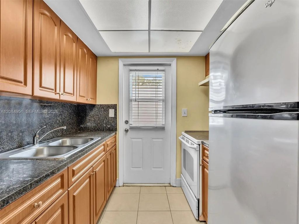 590 Sw 27th Avenue #1, Fort Lauderdale