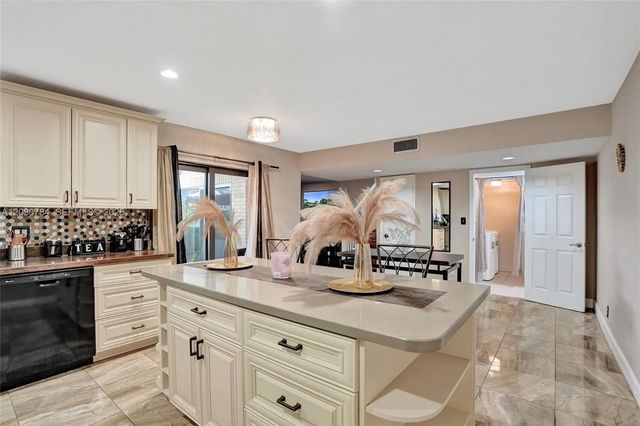 8108 Sw 23rd Court #26b, North Lauderdale