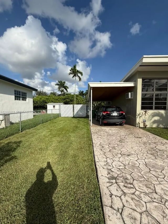 3 of 8 - 3121 Sw 84th Court, Miami, FL