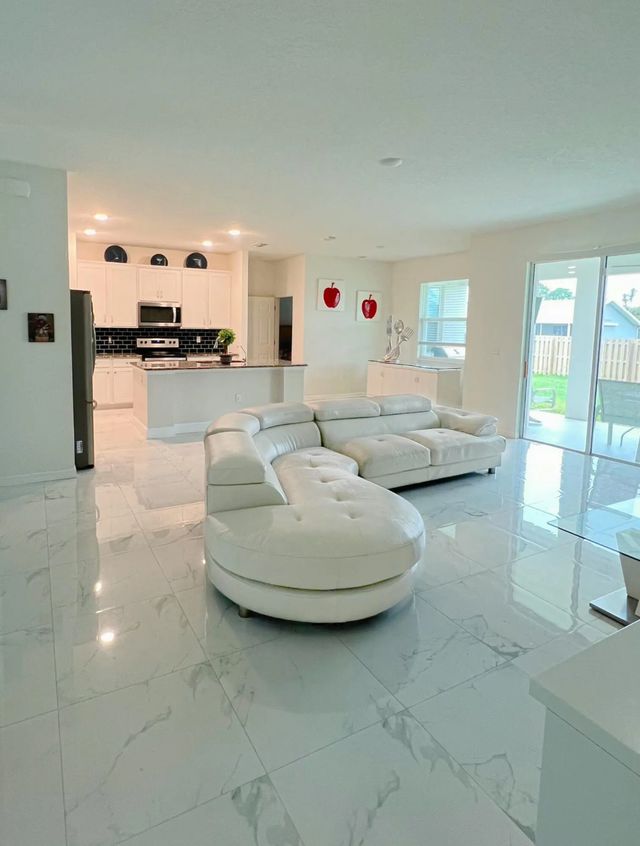 2 of 11 - 103 Sw Grove Avenue, Port St. Lucie, FL