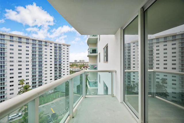 5 of 23 - 19380 Collins Avenue #1023, Sunny Isles Beach, FL