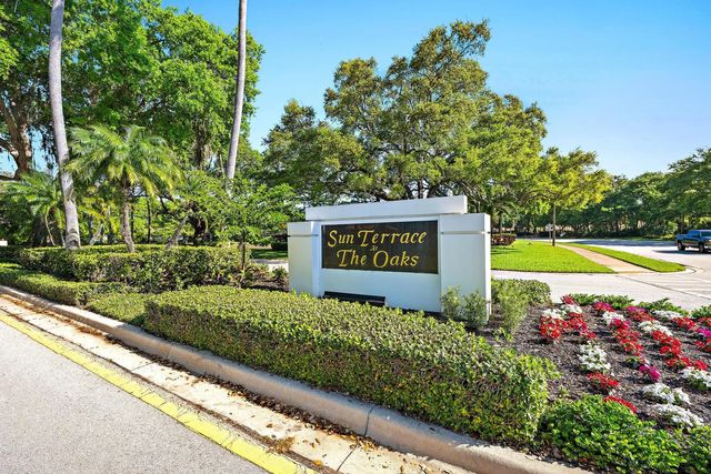 8404 Chapman Oak Court, Palm Beach Gardens