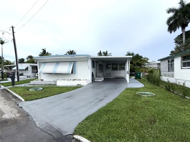 3 of 28 - 1666 Sw 85th Avenue, Davie, FL