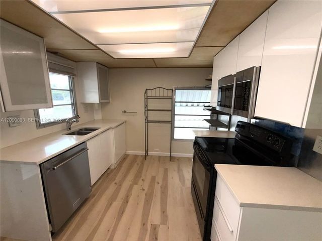 5 of 28 - 1666 Sw 85th Avenue, Davie, FL