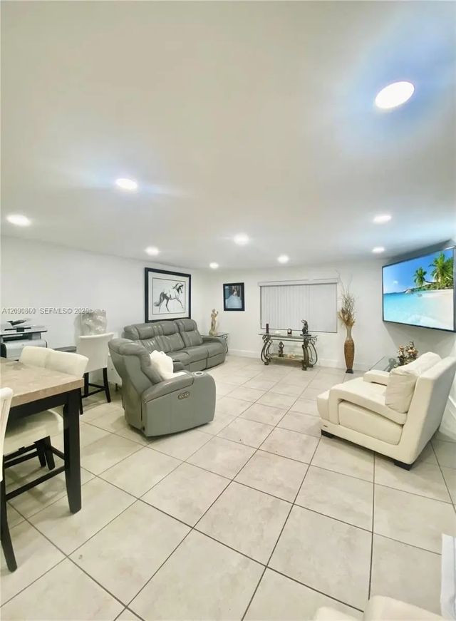 3 of 28 - 10665 Sw 6 Street, Miami, FL