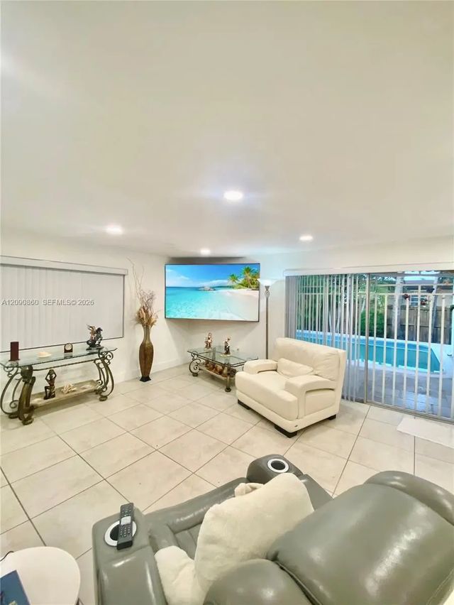4 of 28 - 10665 Sw 6 Street, Miami, FL