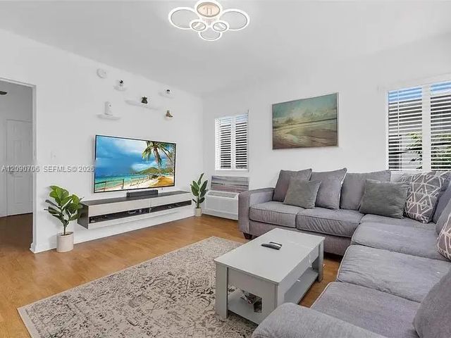 2 of 8 - 1027 Euclid Avenue #12, Miami Beach, FL