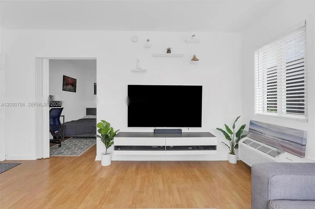 3 of 8 - 1027 Euclid Avenue #12, Miami Beach, FL