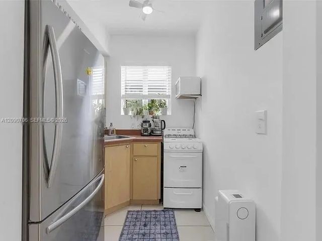 4 of 8 - 1027 Euclid Avenue #12, Miami Beach, FL
