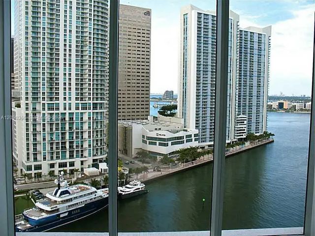 3 of 13 - 465 Brickell Avenue #3002, Miami, FL