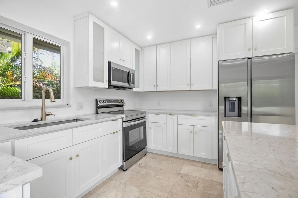 235 Nw 3rd Court, Boca Raton