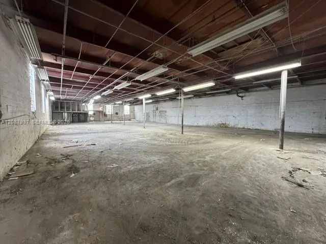 5 of 10 - 1024 E 24th Street, Hialeah, FL