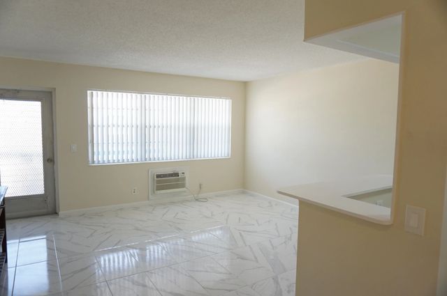 3 of 9 - 33 Windsor B, West Palm Beach, FL