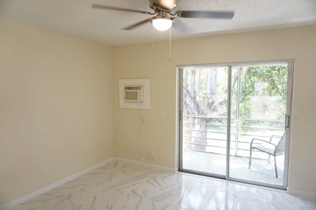 5 of 9 - 33 Windsor B, West Palm Beach, FL