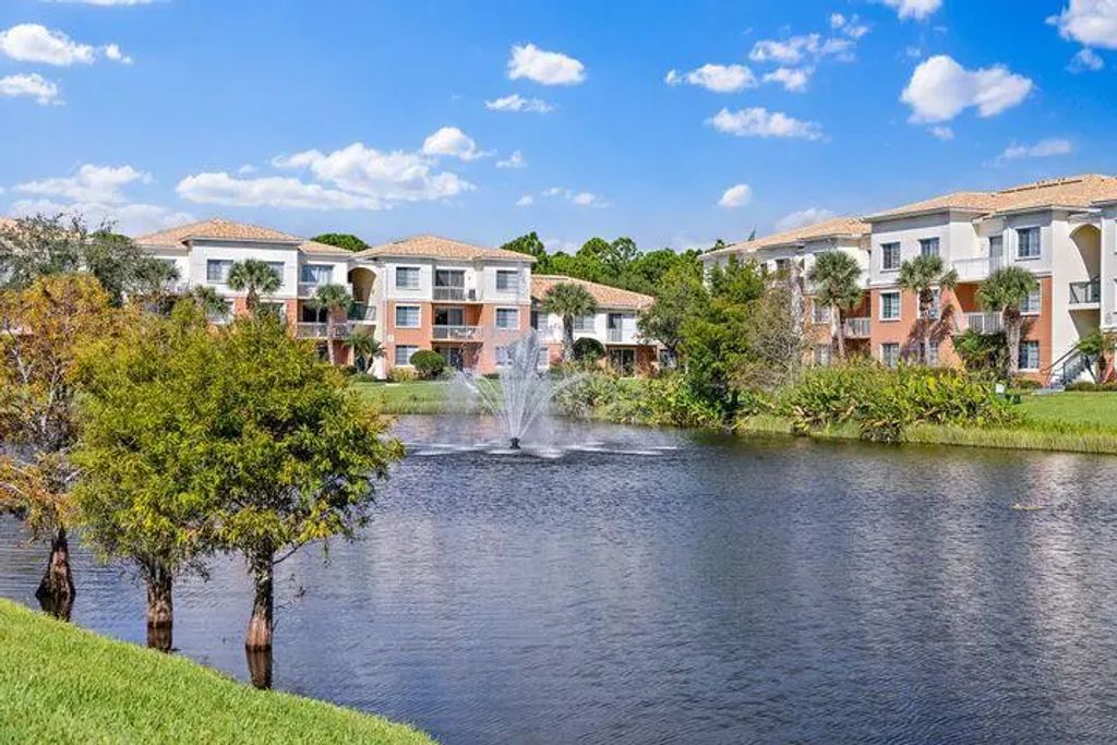 9211 Myrtlewood Circle W, Palm Beach Gardens