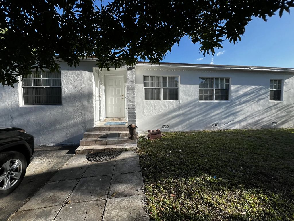 1125 Nw 144th Street #1, Miami