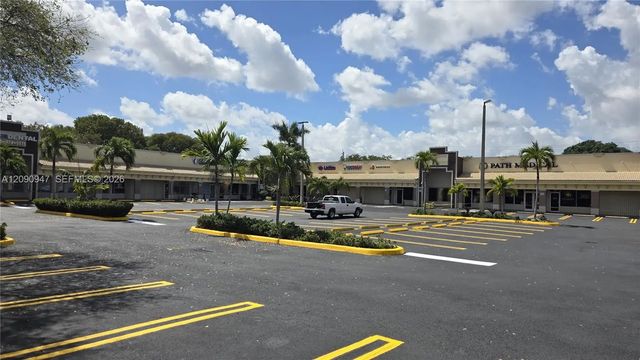 3 of 5 - 17560 Nw 27 Avenue #111, Miami Gardens, FL