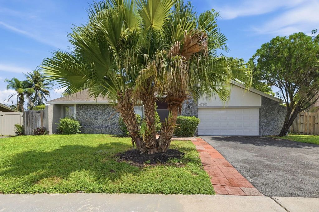 4790 Nw 85th Avenue, Lauderhill