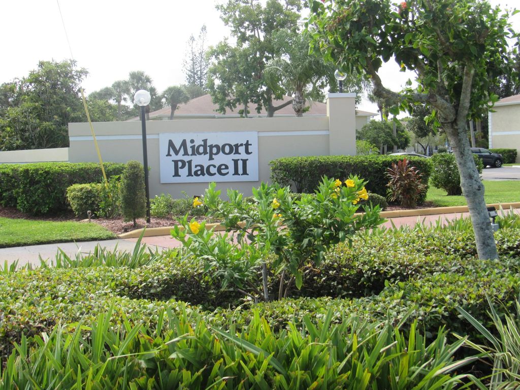 1537 Se Royal Green Circle #202, Port St. Lucie