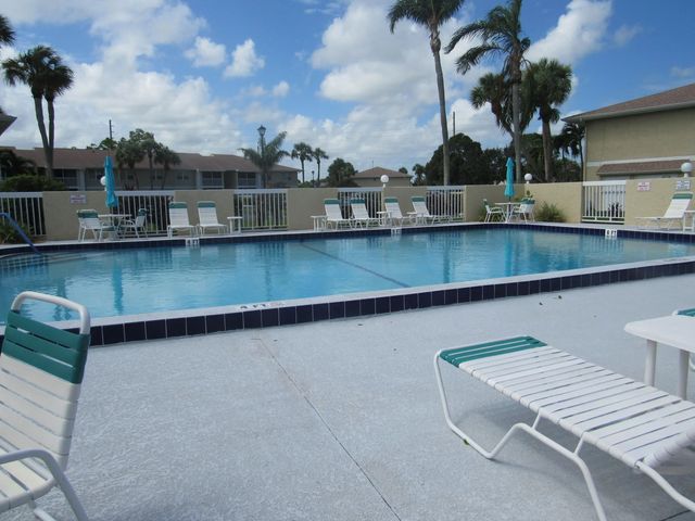 3 of 17 - 1537 Se Royal Green Circle #202, Port St. Lucie, FL