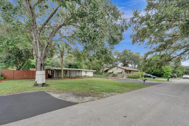 3 of 72 - 5073 Sw 28th Avenue, Dania Beach, FL