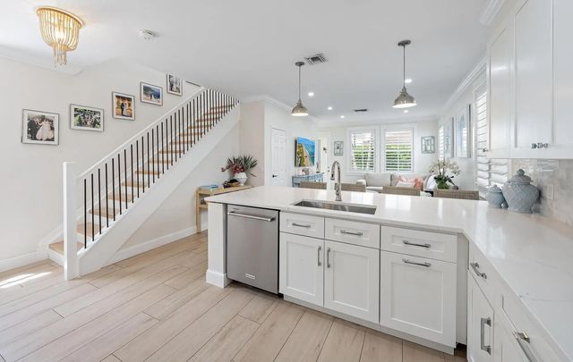 2 of 23 - 331 October Street, Palm Beach Gardens, FL