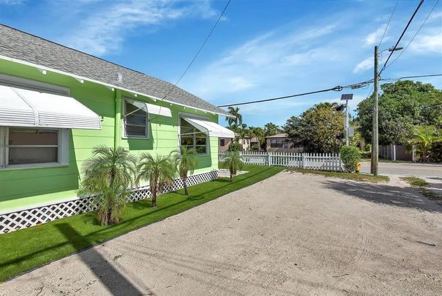 3 of 31 - 713 10th Avenue N, Lake Worth Beach, FL