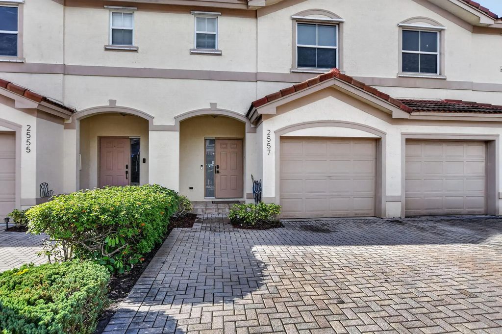 2557 Riverside Drive, Coral Springs