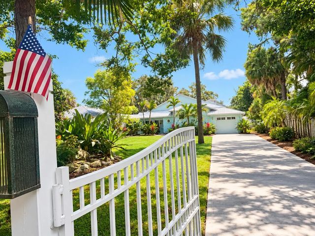 3679 Sw Saint Lucie Shores Drive, Palm City